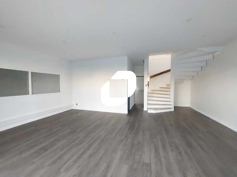 6-8 Rue Marie Curie, Coignières à louer - Photo intérieure - Image 2 de 10