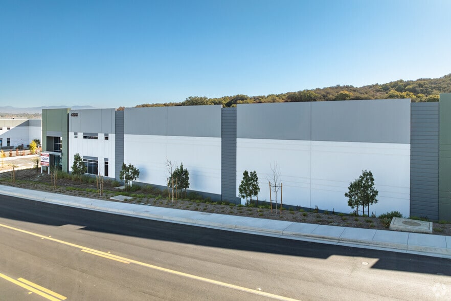 42661 Avenida Alvarado, Temecula, CA for lease - Building Photo - Image 2 of 5