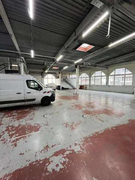 Flex dans Aubervilliers à louer - Photo du bâtiment - Image 3 de 18
