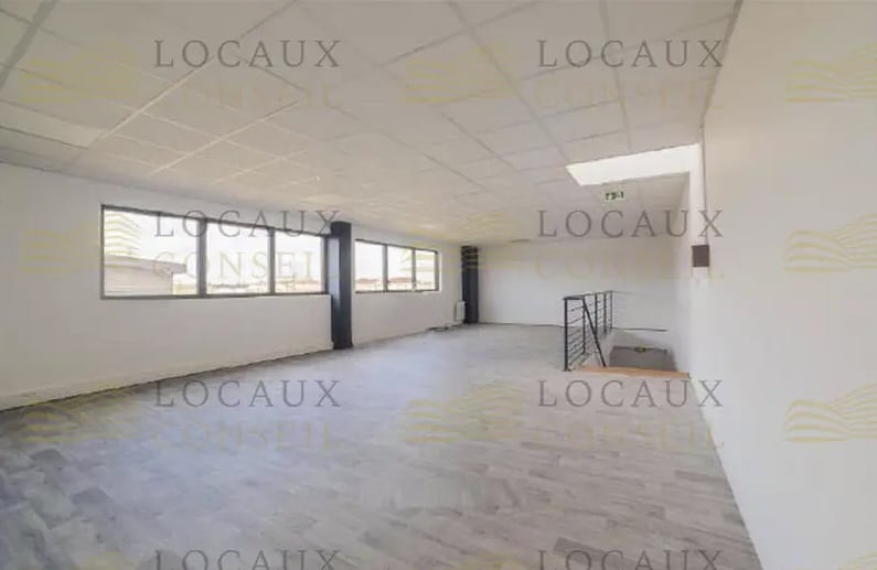 Flex in Cormeilles-en-Parisis for lease Interior Photo- Image 1 of 2