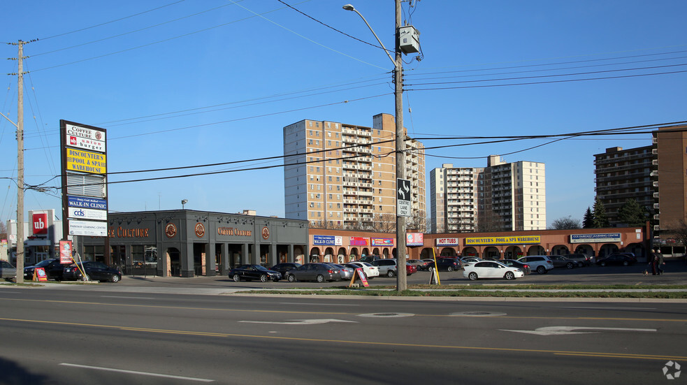 140 Centennial Pky N, Hamilton, ON à louer - Photo principale - Image 1 de 3