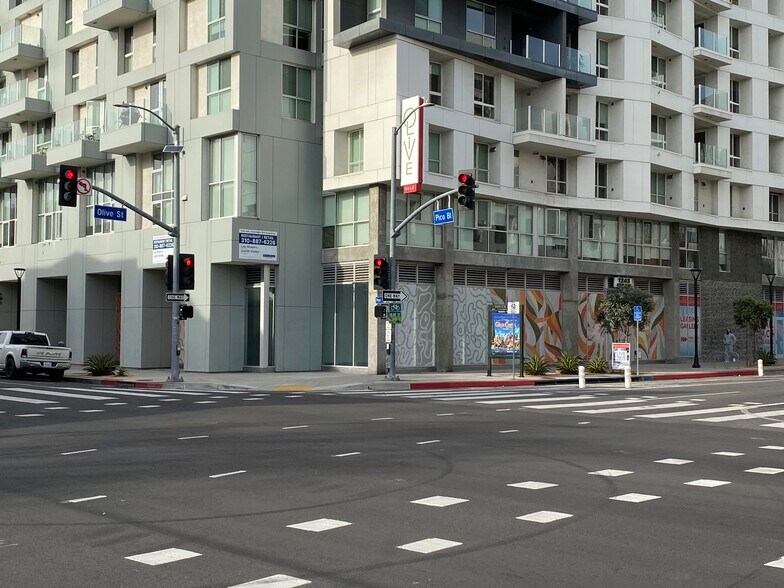 1243 S Olive St, Los Angeles, CA à louer - Photo du bâtiment - Image 3 de 57