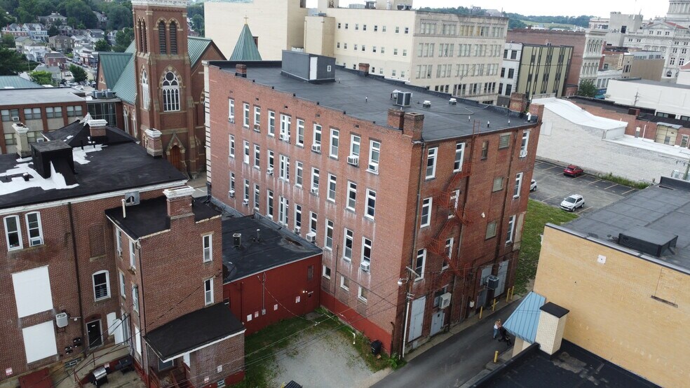 231 S Main St, Greensburg, PA à vendre - Photo du bâtiment - Image 3 de 8