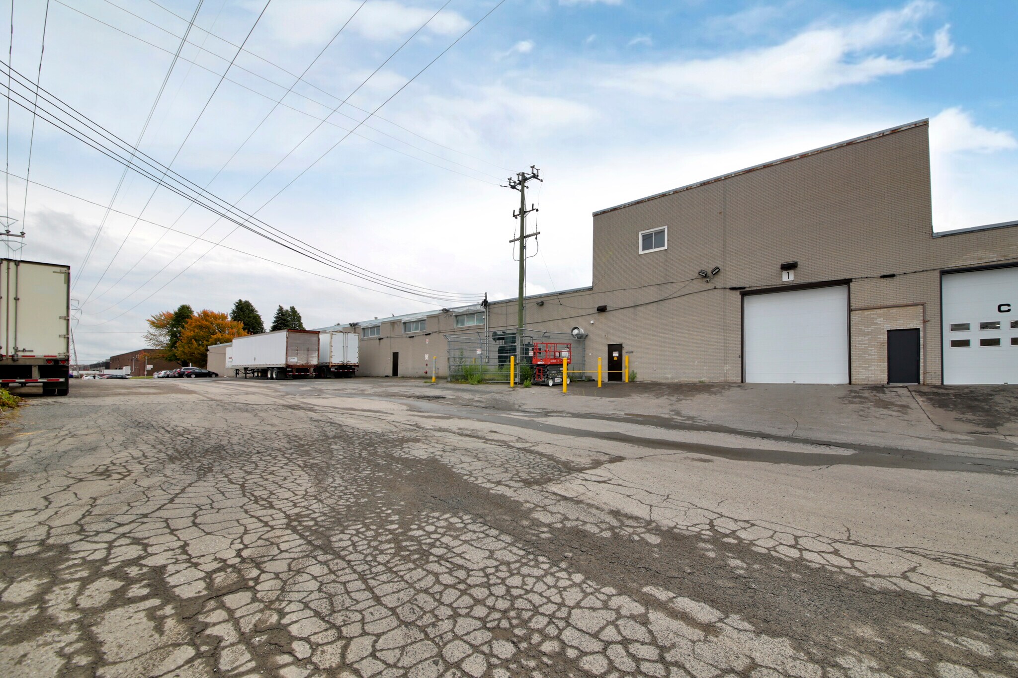 4751-4765 Boul Des Grandes-Prairies, Montréal, QC for sale Building Photo- Image 1 of 1