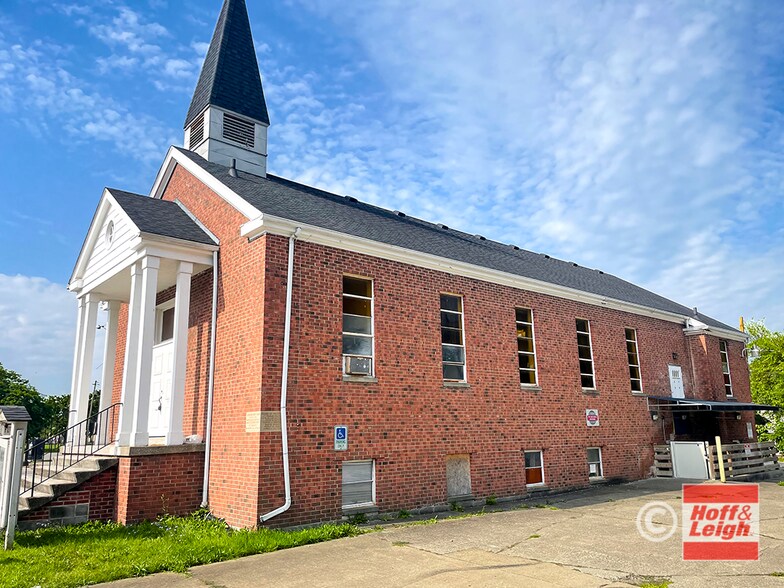 Church and Retail Building For Sale portefeuille de 2 propriétés à vendre sur LoopNet.ca - Photo principale - Image 1 de 5