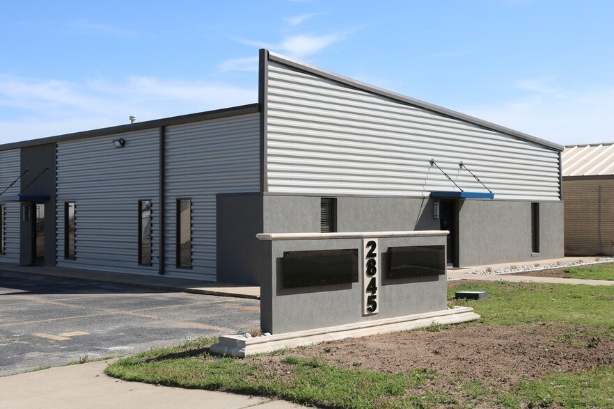 2845 Broce Dr, Norman, OK à vendre - Photo du bâtiment - Image 3 de 59