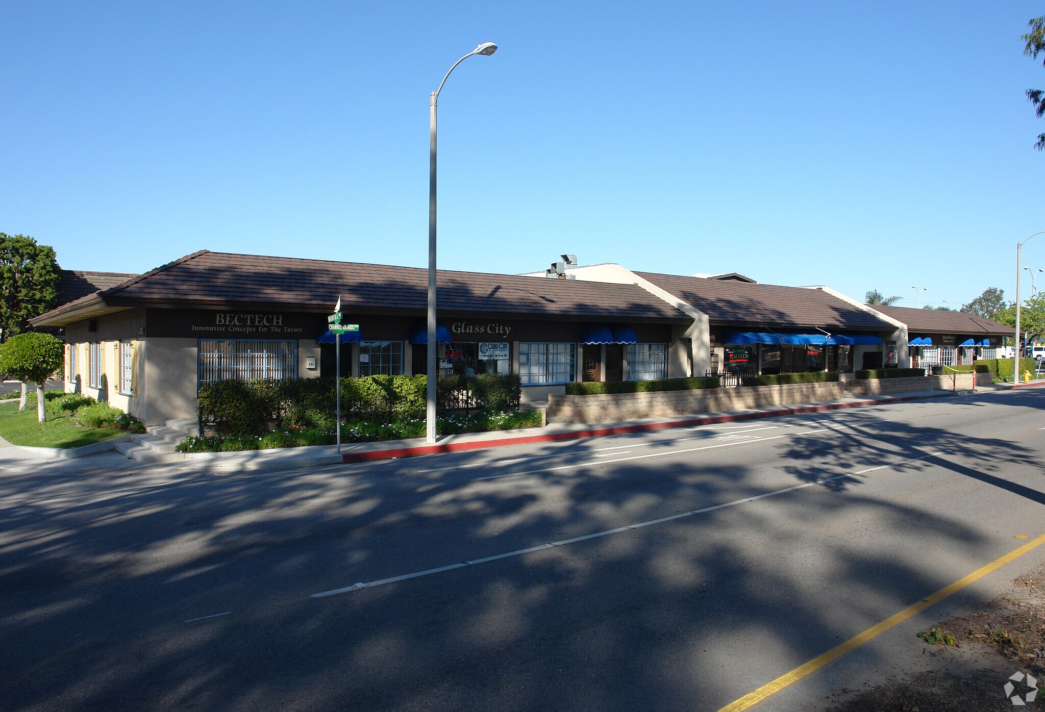 257-279 E Channel Islands Blvd, Port Hueneme, CA for lease Primary Photo- Image 1 of 4