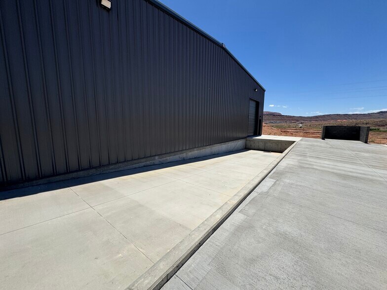 3430 E Plant Dr, Washington, UT à louer - Photo du bâtiment - Image 3 de 20