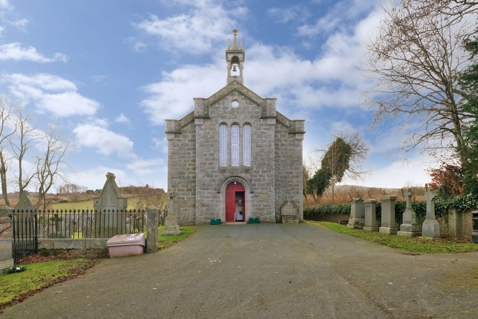 Spécialité dans Alford à vendre Photo du bâtiment- Image 1 de 3