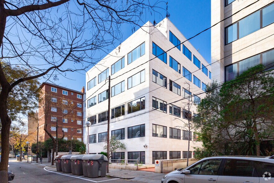 Carrer del Milanesat, 21-23, Barcelone, Barcelona à louer - Photo du bâtiment - Image 3 de 5