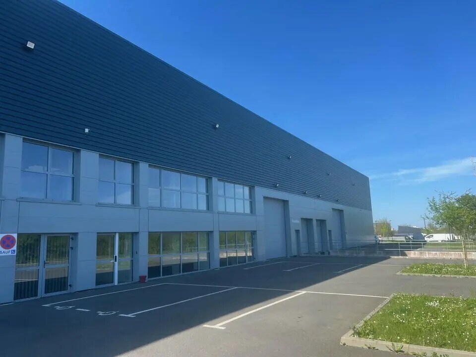 Industrial in Noyal-Châtillon-sur-Seiche for sale Building Photo- Image 1 of 10