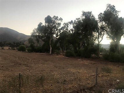 Grand Ave, Lake Elsinore, CA à vendre - Photo du bâtiment - Image 2 de 3