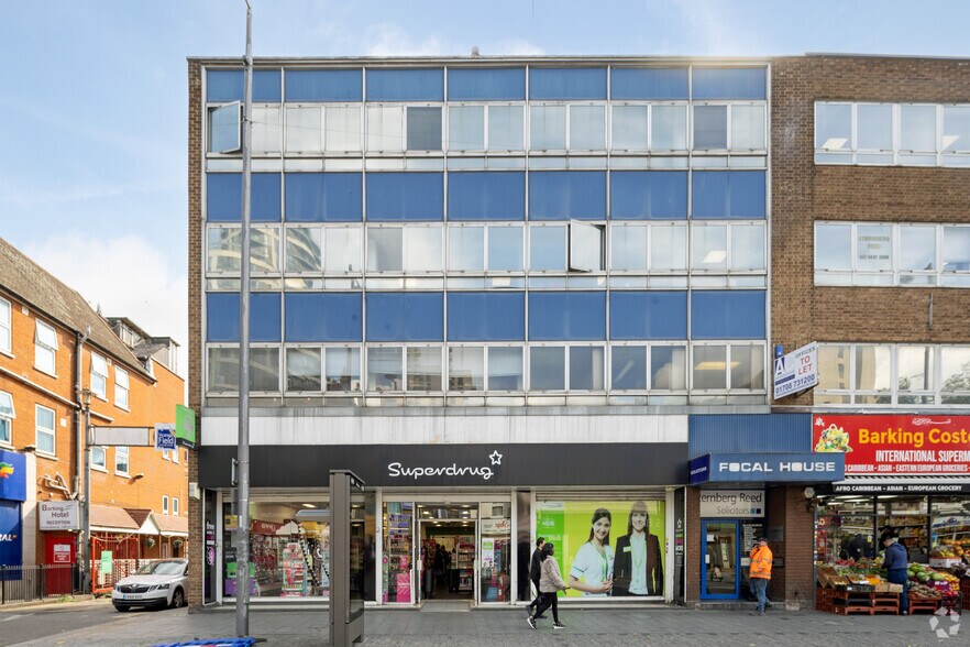 12-18 Station Para, Barking à louer - Photo du bâtiment - Image 2 de 2