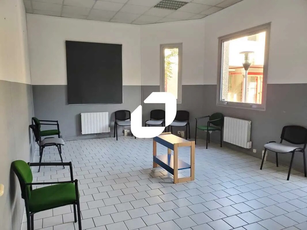 Office in Tremblay-en-France for lease Interior Photo- Image 1 of 13