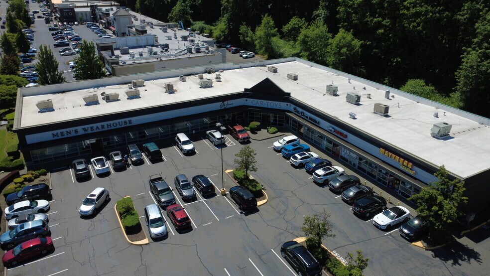 16901-16971 Southcenter Pky, Tukwila, WA à vendre - Photo du bâtiment - Image 2 de 8