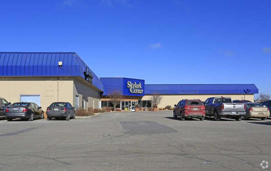 1604 1st St S, Willmar, MN à vendre - Photo du bâtiment - Image 2 de 8