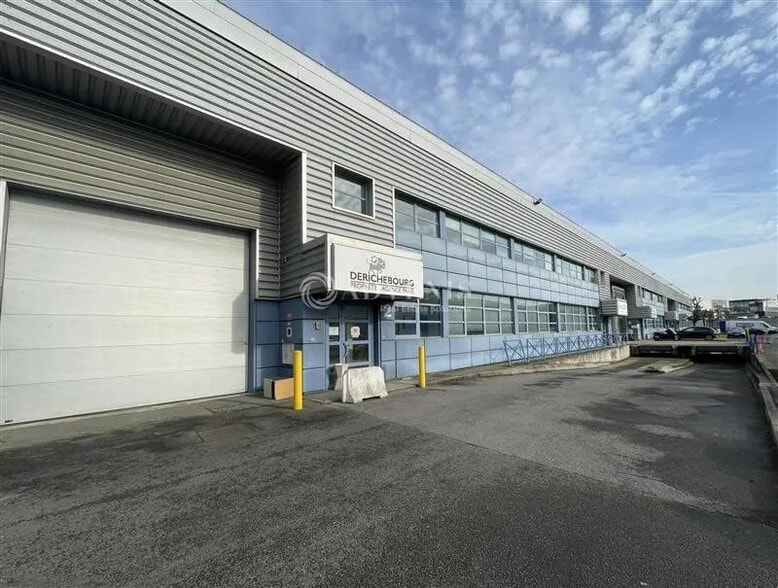 Flex in La Courneuve for lease - Building Photo - Image 2 of 12