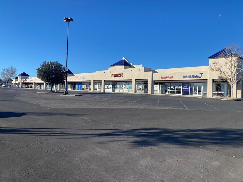 15208-15290 Bear Valley Rd, Victorville, CA for lease - Building Photo - Image 2 of 7