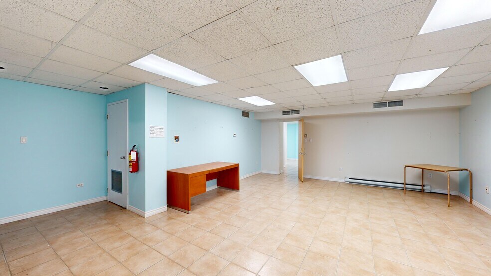 2001 Rue Price, Saguenay, QC à louer - Photo intérieure - Image 2 de 26