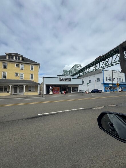 264 W Marine Dr, Astoria, OR for sale - Building Photo - Image 2 of 12