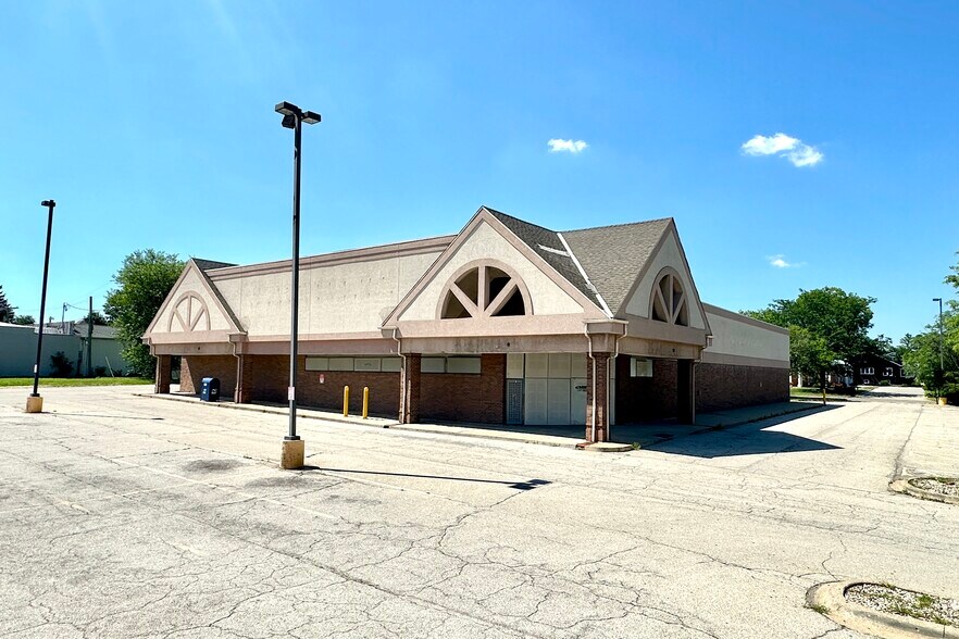 2515 N Knoxville Ave, Peoria, IL for lease - Building Photo - Image 2 of 5