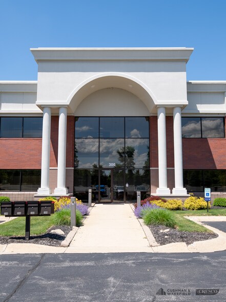 300 Executive Pky W, Hudson, OH à louer - Photo du bâtiment - Image 2 de 15
