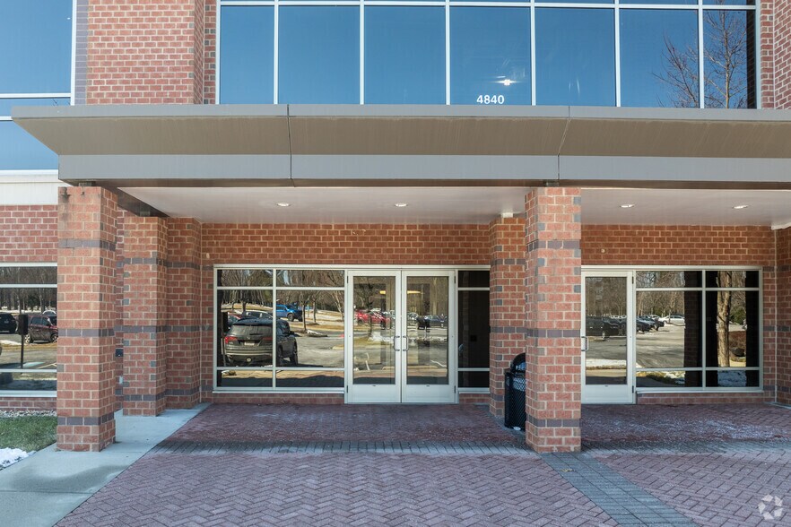 4840 Cox Rd, Glen Allen, VA à louer - Photo du bâtiment - Image 3 de 4