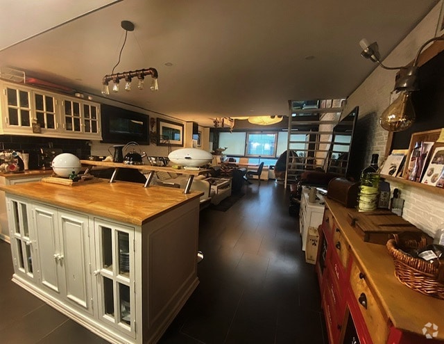 Madrid, MAD 28037 - - - Photo intérieure - Image 1 of 5