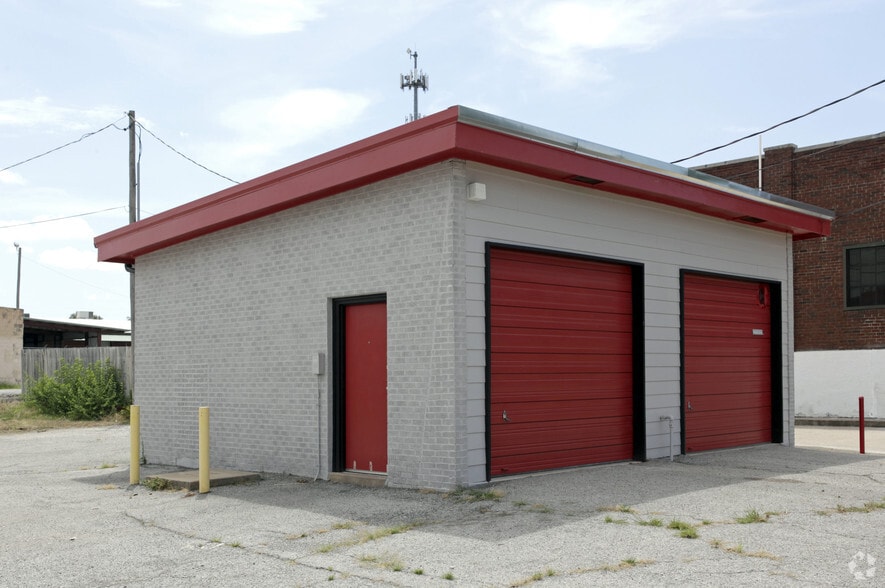 2204 E 11th St, Tulsa, OK for lease - Building Photo - Image 2 of 20