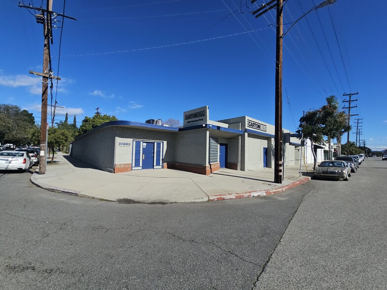 10653-10657 Burbank Blvd, North Hollywood, CA à vendre - Photo du bâtiment - Image 3 de 14