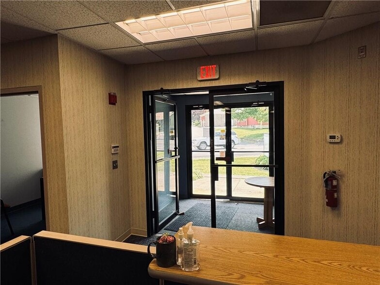 292 Waterman Ave, Smithfield, RI for sale - Building Photo - Image 3 of 17