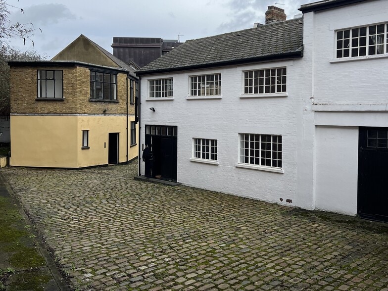 2 Queenstown Rd, London for lease - Building Photo - Image 1 of 9