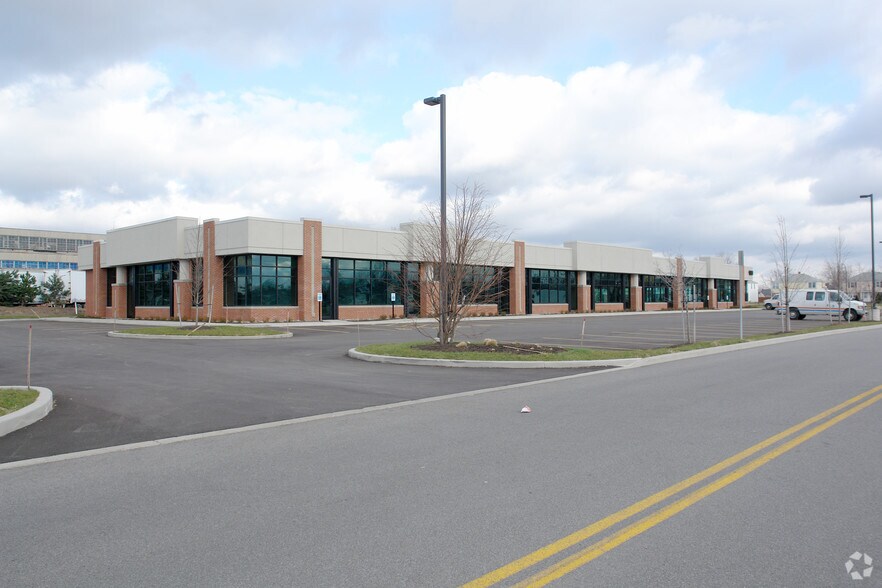 100 Colvin Woods Pky, Tonawanda, NY à louer - Photo du bâtiment - Image 2 de 3