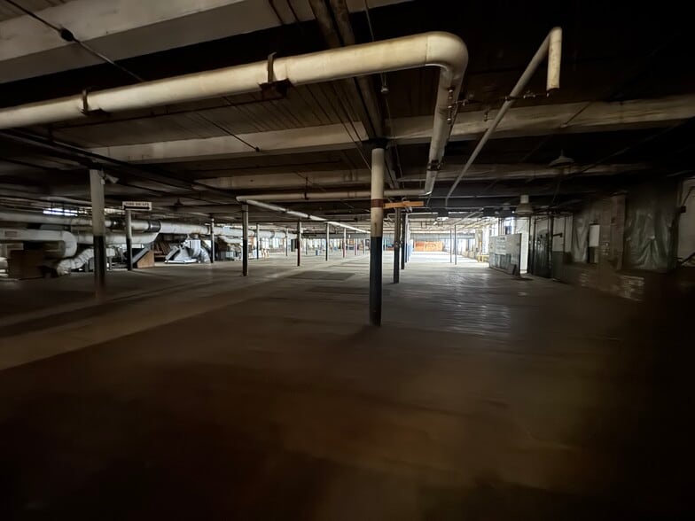 76 Community Ave, Plainfield, CT for lease - Building Photo - Image 2 of 6