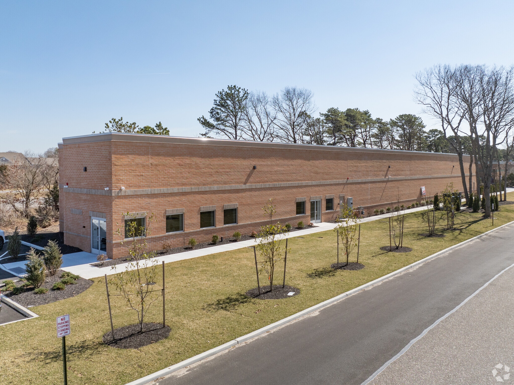 889 Sylvan Ave, Bayport, NY for lease Primary Photo- Image 1 of 16
