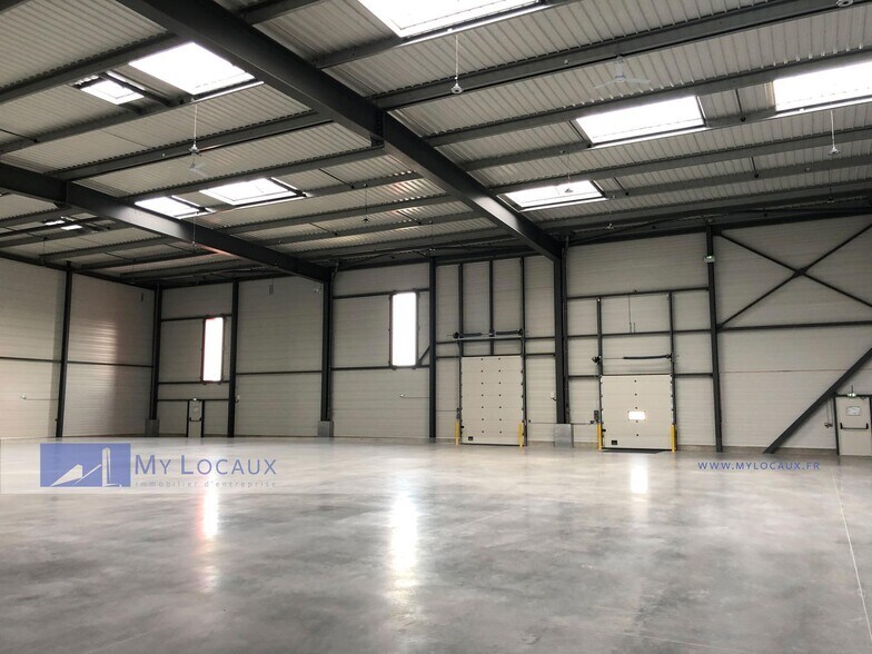 Industrial in Le Thillay for lease - Interior Photo - Image 3 of 7