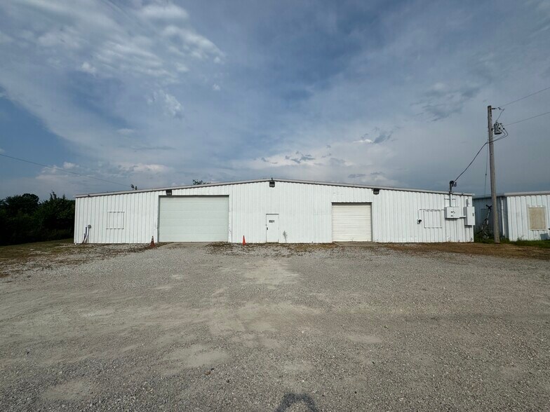 315 Lions Estates Dr, Jonesburg, MO à louer - Photo principale - Image 1 de 10