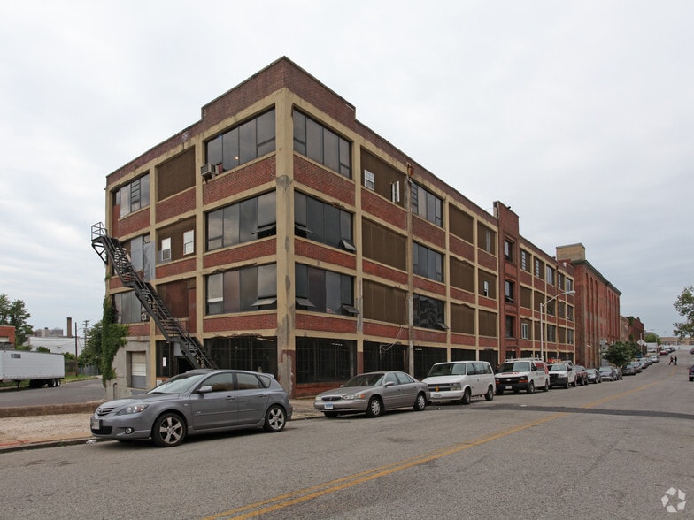 419 E Oliver St, Baltimore, MD for sale - Primary Photo - Image 1 of 3