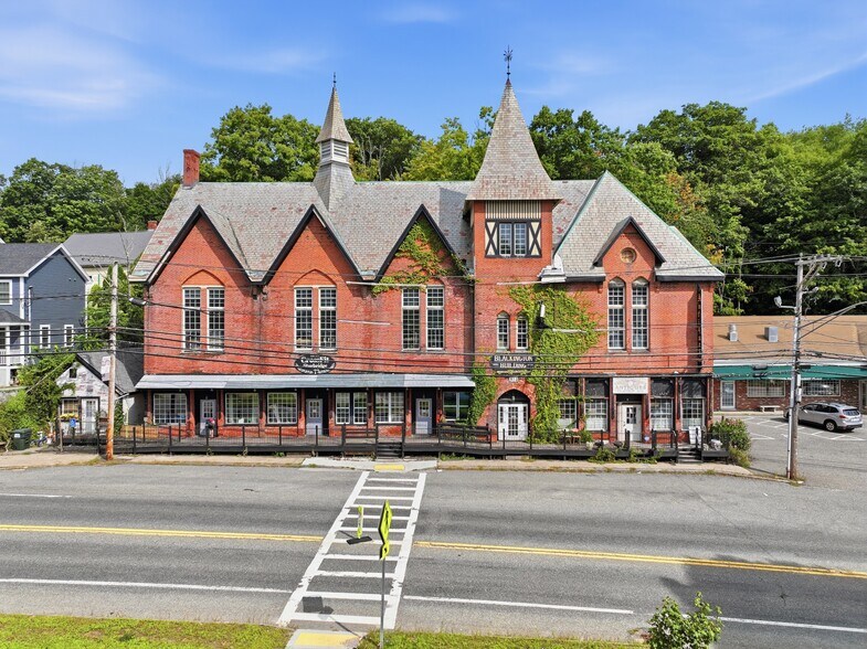 572 Main St, Fiskdale, MA à vendre - Photo du bâtiment - Image 1 de 29