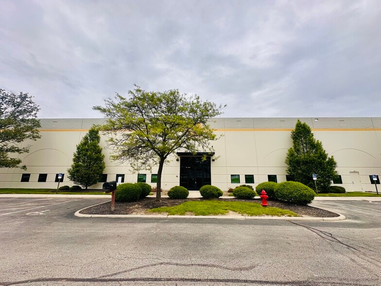 5701 N Meadows Dr, Grove City, OH for lease - Building Photo - Image 1 of 7