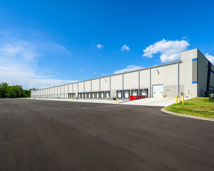 Pawnook Farm Rd, Lenoir City, TN à louer - Photo du bâtiment - Image 2 de 7