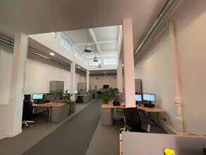 Office in Marseille for lease Interior Photo- Image 2 of 10