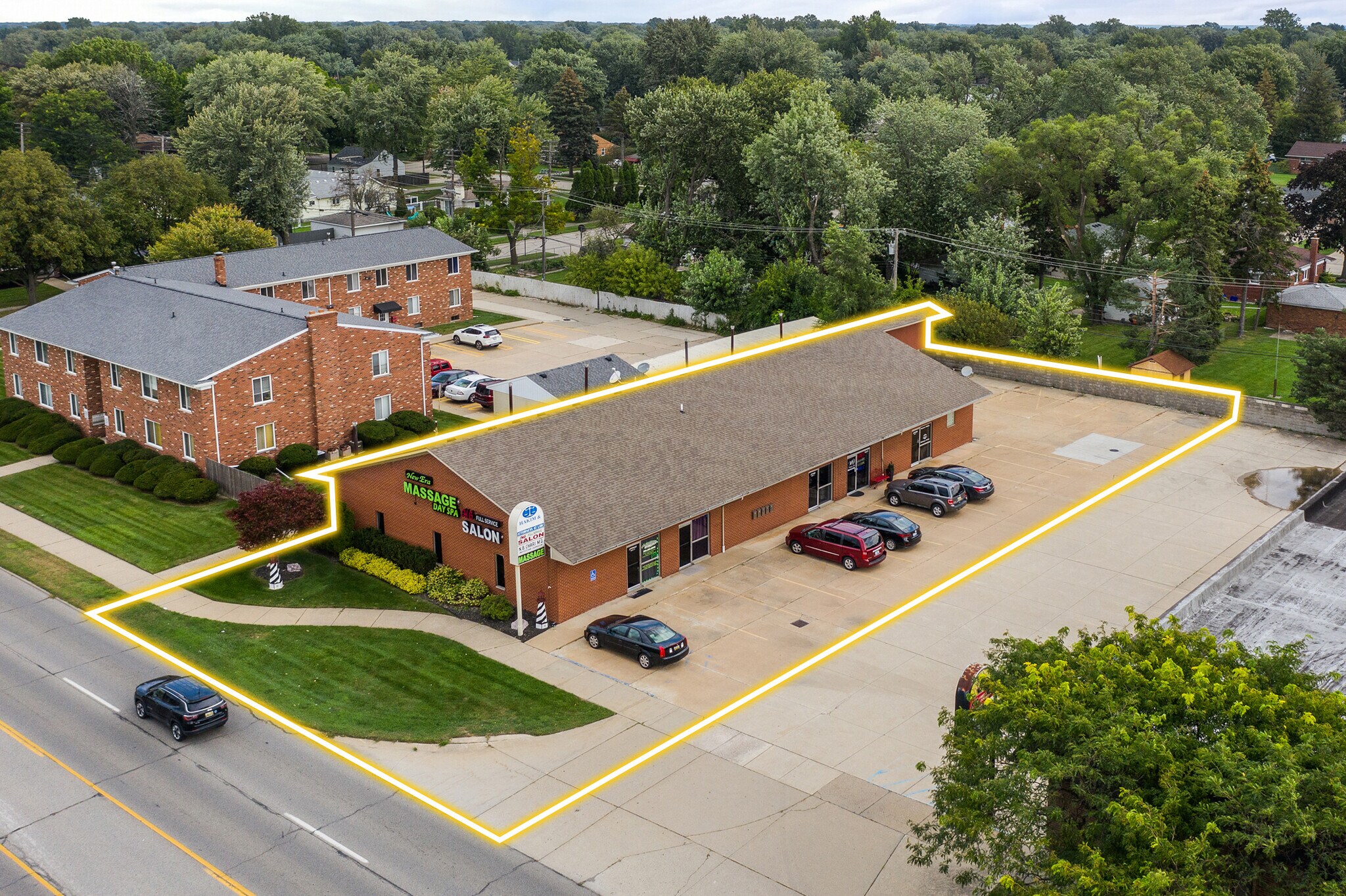 29900 Harper Ave, Saint Clair Shores, MI à louer Photo du bâtiment- Image 1 de 4