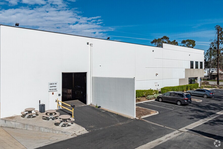 10660 Mulberry Ave, Fontana, CA à louer - Photo du bâtiment - Image 3 de 7