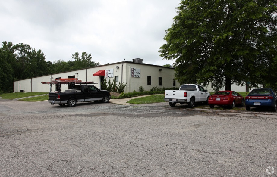 1500 E Club Blvd, Durham, NC à louer - Photo du bâtiment - Image 2 de 5