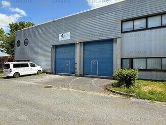 Plus de détails pour Local d'activités à louer