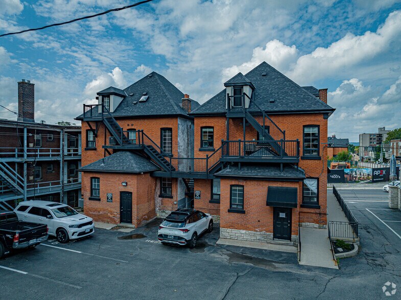 69 Queen St S, Hamilton, ON à louer - Photo du bâtiment - Image 3 de 12