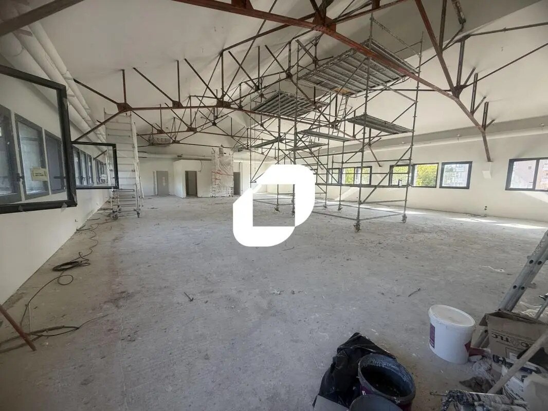 Office in Neuilly-sur-Marne for lease Construction Photo- Image 1 of 9