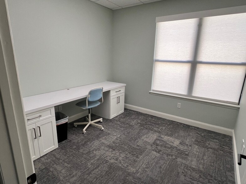 8780 Perimeter Park Ct, Jacksonville, FL for lease - Building Photo - Image 2 of 8