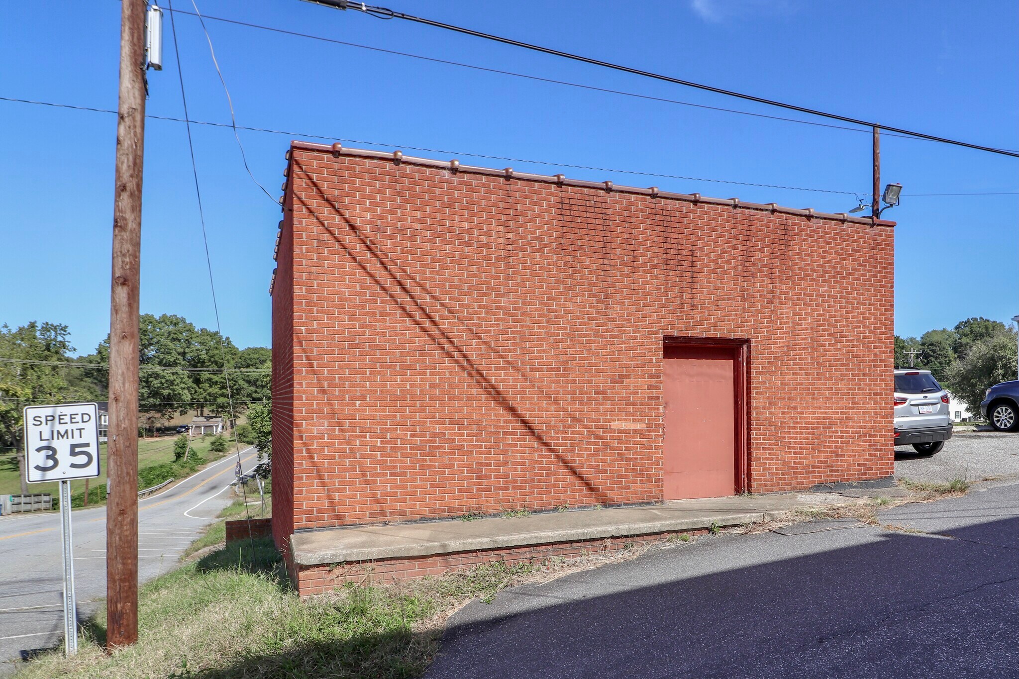 214 Town Alley, Taylorsville, NC for lease Primary Photo- Image 1 of 2
